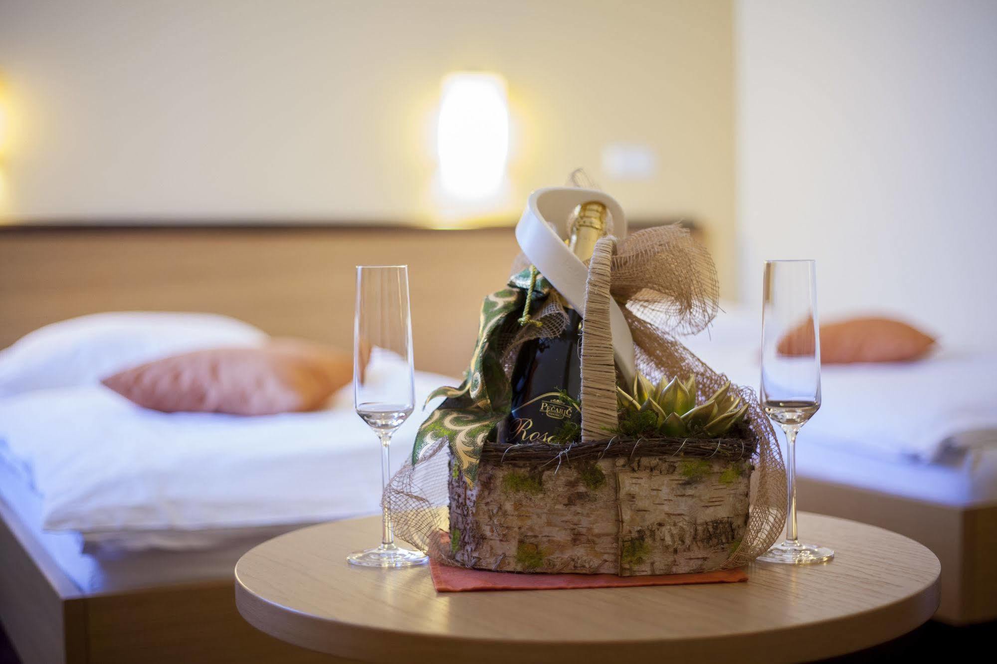 Hotel Bela Krajina Metlika Exteriör bild